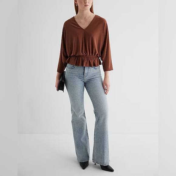 Express Tops - Express | Skimming V-Neck Three Quarter Sleeve Ruched Peplum Tee